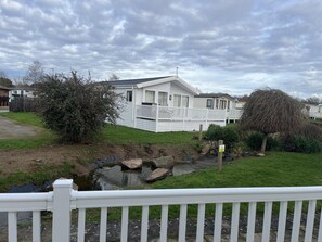 Cabin | Property grounds - Charming 3 Bedroom Lodge Manor Park Hunstanton (Hunstanton)