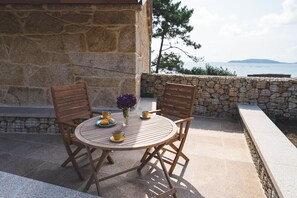 Outdoor dining - Aldea Soma - Casa Rural 'costa da Morte' - con Vistas al Pied del 'monte Pindo' (Carnota)