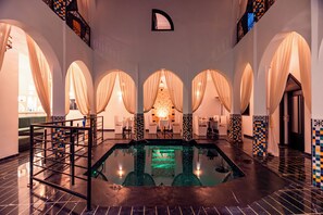 Indoor pool - RIAD L'ECOLE (Marrakech)
