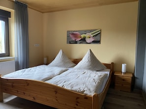 2 quartos, Wi-Fi de cortesia, roupa de cama