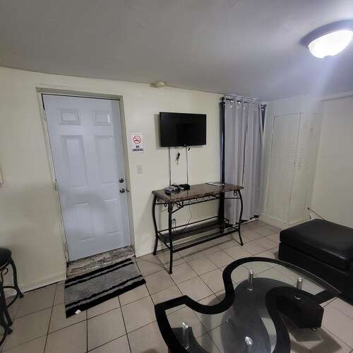 1br apartment within walking distance from Cedar and York St