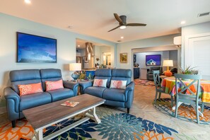 Living area - A Sunrise Lookout-B605 (Key West)