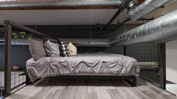 1 bedroom, desk, iron/ironing board, free WiFi
