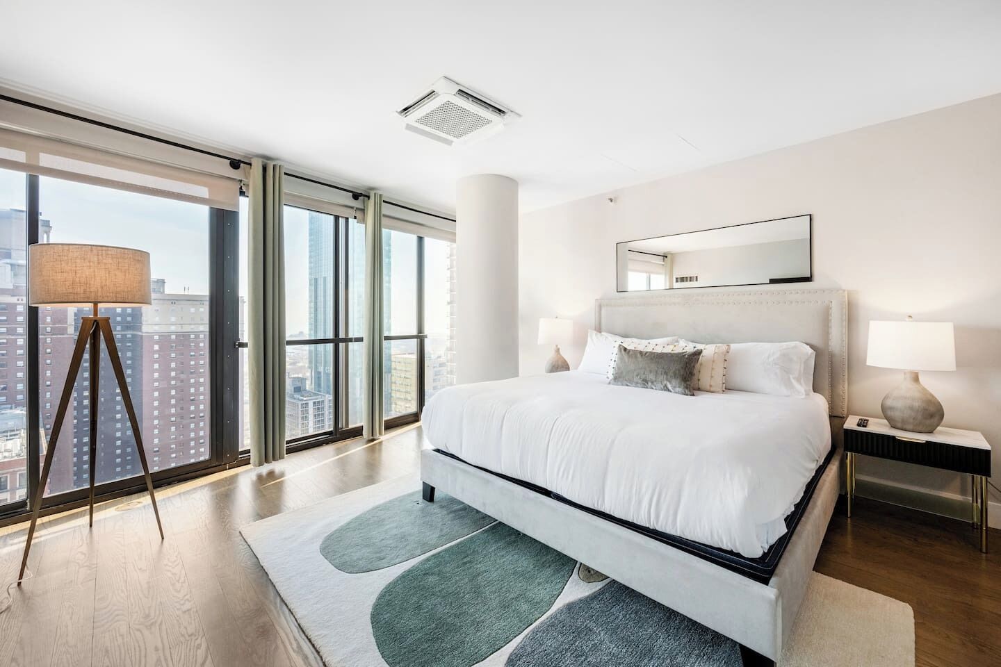 办公桌、熨斗/熨衣板、旅行婴儿床、免费 WiFi