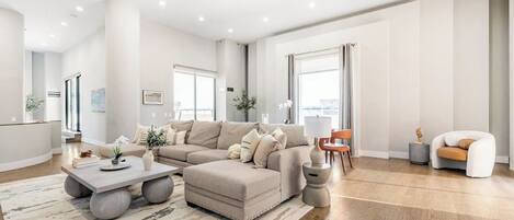 Smart-TV, peis, fotballspill og bordtennis