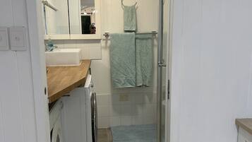 Douche, serviettes fournies