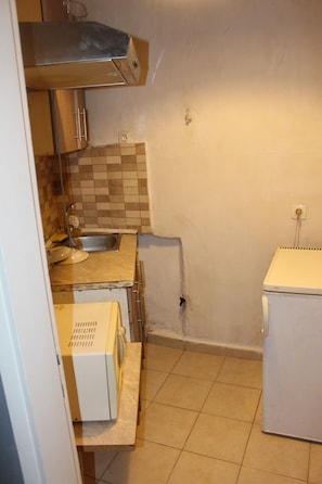 Appartement | Cuisine privée | Réfrigérateur, four à micro-ondes, bouilloire électrique
