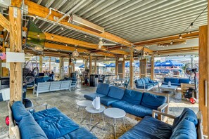 Outdoor dining - Family Tides Golf Cart, Bikes, Heated Pool, Walk to The Big Chill Prominence 30A (Rosemary Beach)