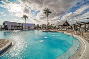 A heated pool - Family Tides Golf Cart, Bikes, Heated Pool, Walk to The Big Chill Prominence 30A (Rosemary Beach)