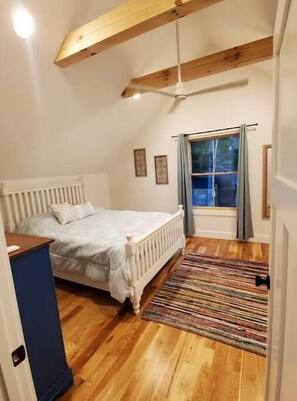 2 Schlafzimmer, Zimmersafe, Schreibtisch, Bügeleisen/Bügelbrett