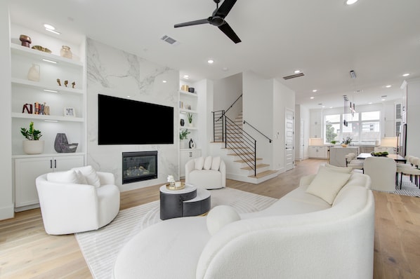 Smart-TV, Kamin, Videospiele