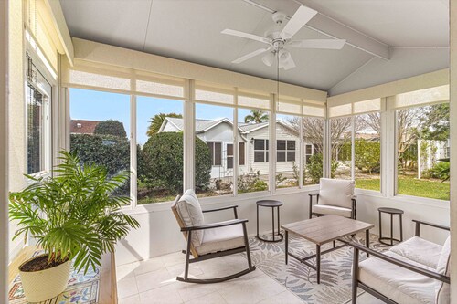 Great location between Sumter Landing/Spanish Springs.  Golf cart included