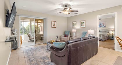 Great location between Sumter Landing/Spanish Springs. Golf cart included