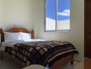 書桌、熨斗/熨衫板、免費 Wi-Fi、床單