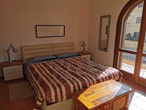 2 makuuhuonetta, silitysrauta/-lauta, Wi-Fi
