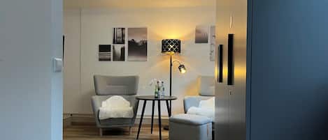 Apartment, 1 Bedroom, Garden View | Living room