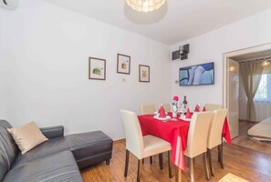 Dining - Holiday apartment with air conditioning (Njivice)