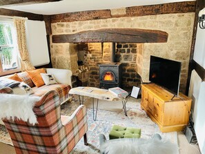 Cottage | Living area - Log Burner and Beamed Ceilings-king Size Bed (Worcester)