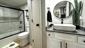 Unclassified image, 5 of 36, button - Cooper’s Cove – Pet Friendly 2BR Near SDC (Branson)