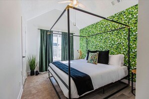 5 bedrooms, desk, iron/ironing board, travel crib