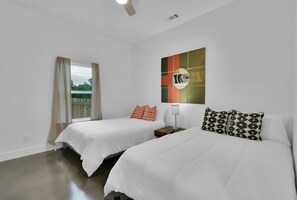 3 bedrooms, in-room safe, desk, iron/ironing board