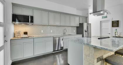 3 Bd-3BATH-Parking 4 cars + -Sleeps 10 - Horseshoe Bay -Marble Falls- Game Room!