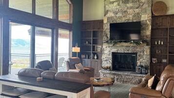 Smart-tv och eldstad