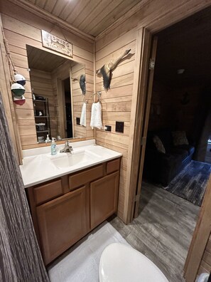 Shower, hair dryer, towels, soap - Grand Rivers, KY ~ Unit B ~ Cozy & Charming ~ near Kentucky & Barkley Lake (Grand Rivers)