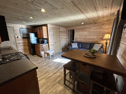 Grand Rivers, KY ~ Unit B ~ Cozy & Charming ~ near Kentucky & Barkley Lake