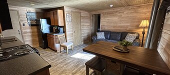 Grand Rivers, KY ~ Unit B ~ Cozy & Charming ~ near Kentucky & Barkley Lake