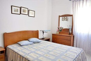 2 bedrooms, iron/ironing board, travel cot, free WiFi - Apartamento Situado em Condomínio,piscina a 550m da Praia de Armaçao de Pera (Armação de Pêra)