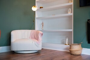 Library - The Brambles Retreat in the Mournes (Newry)