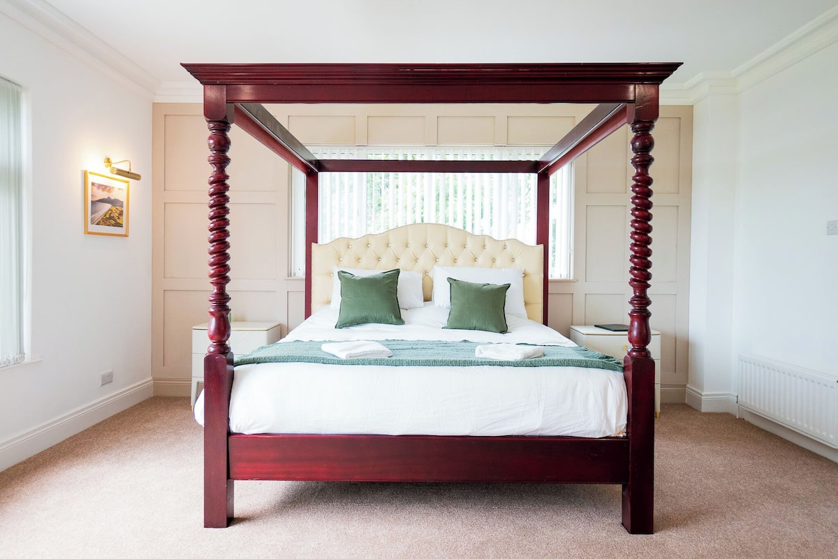 Chambre Prestige double, 1 très grand lit, vue sur la mer | Literie de qualité, décor unique, ameublement unique, bureau