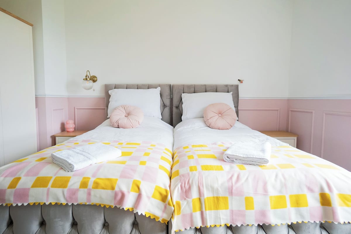Chambre Prestige avec lits jumeaux, vue sur la mer | Literie de qualité, décor unique, ameublement unique, bureau