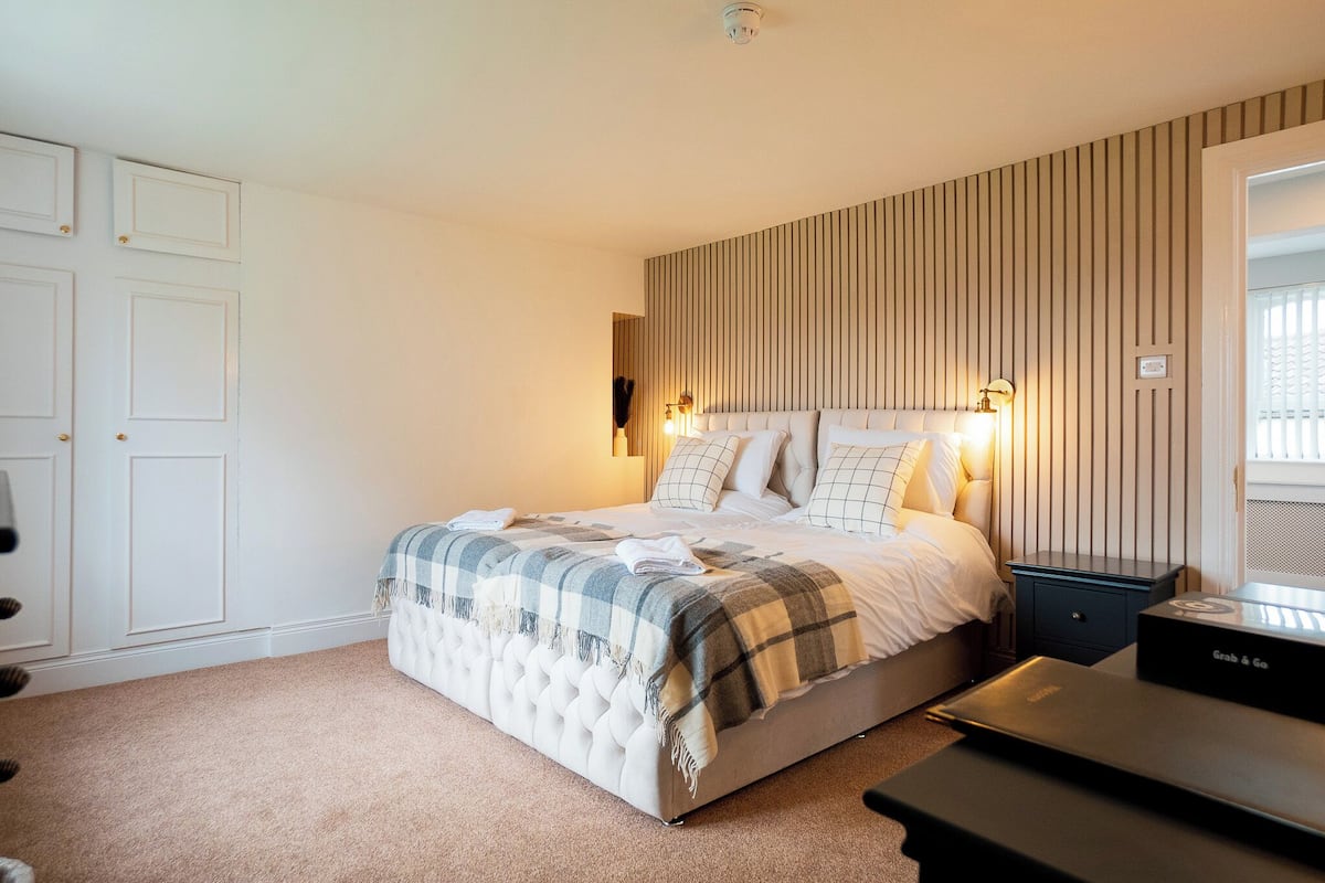 Chambre Prestige avec lits jumeaux, vue sur le jardin | Literie de qualité, décor unique, ameublement unique, bureau