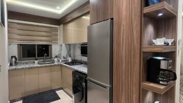 Fridge, oven, coffee/tea maker, electric kettle