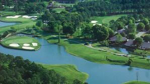 A golf course with sand bunkers, water hazards, and residential areas. - Spacious 4 Bedroom, 3 Bath Condo in Pawleys Island: 2-minute drive to pvt beach (Pawleys Island)