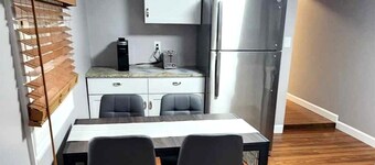 Cozy second floor unit in the heart of Downtown Charlevoix, 1BR / 1BA sleeps 4