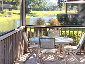 Outdoor dining - UNIQUE PGA NATIONAL GOLF RESORT + MEMBERSHIP AVAILABLE. WATER & GOLF VIEW .
(Palm Beach Gardens)