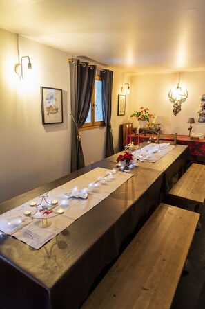 Banquet hall - Idéal Pour Accueillir des Séjours Bien-être des Famille ou Entre Amis (Ceillac)