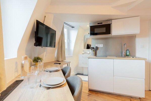 Fridge, microwave, coffee/tea maker, toaster