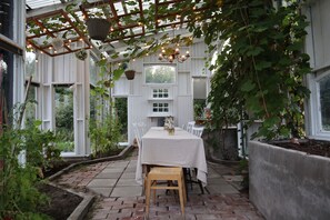 Dining - Private glamping with spa, sauna & nature – accommodation for up to 10 guests (Koppom)