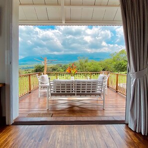 Cabane Panoramique, 2 chambres, bain Ă remous, vue montagne | Terrasse/Patio