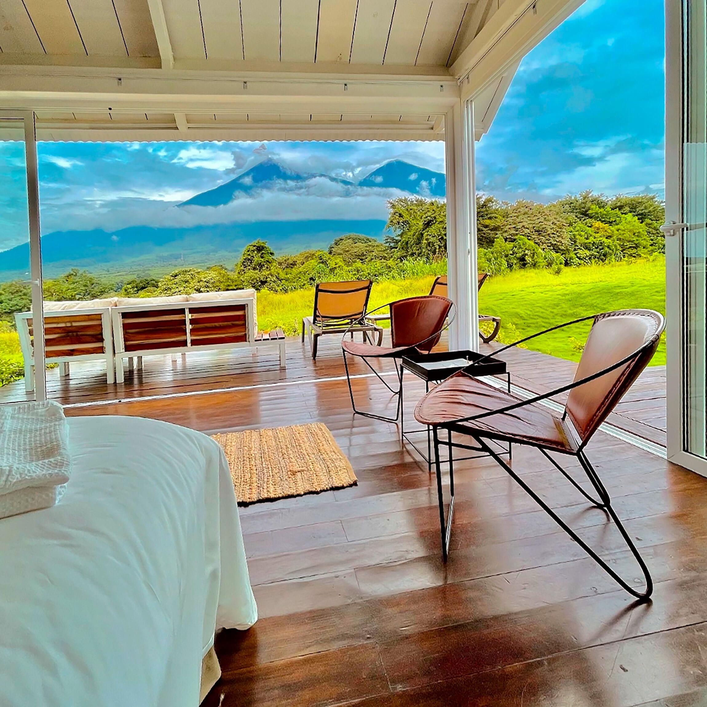 Panorama huisje, 1 kingsize bed, bubbelbad, uitzicht op bergen | Hypoallergeen beddengoed, een kluis op de kamer