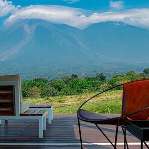 2 restaurants, breakfast, lunch, dinner served; international cuisine 