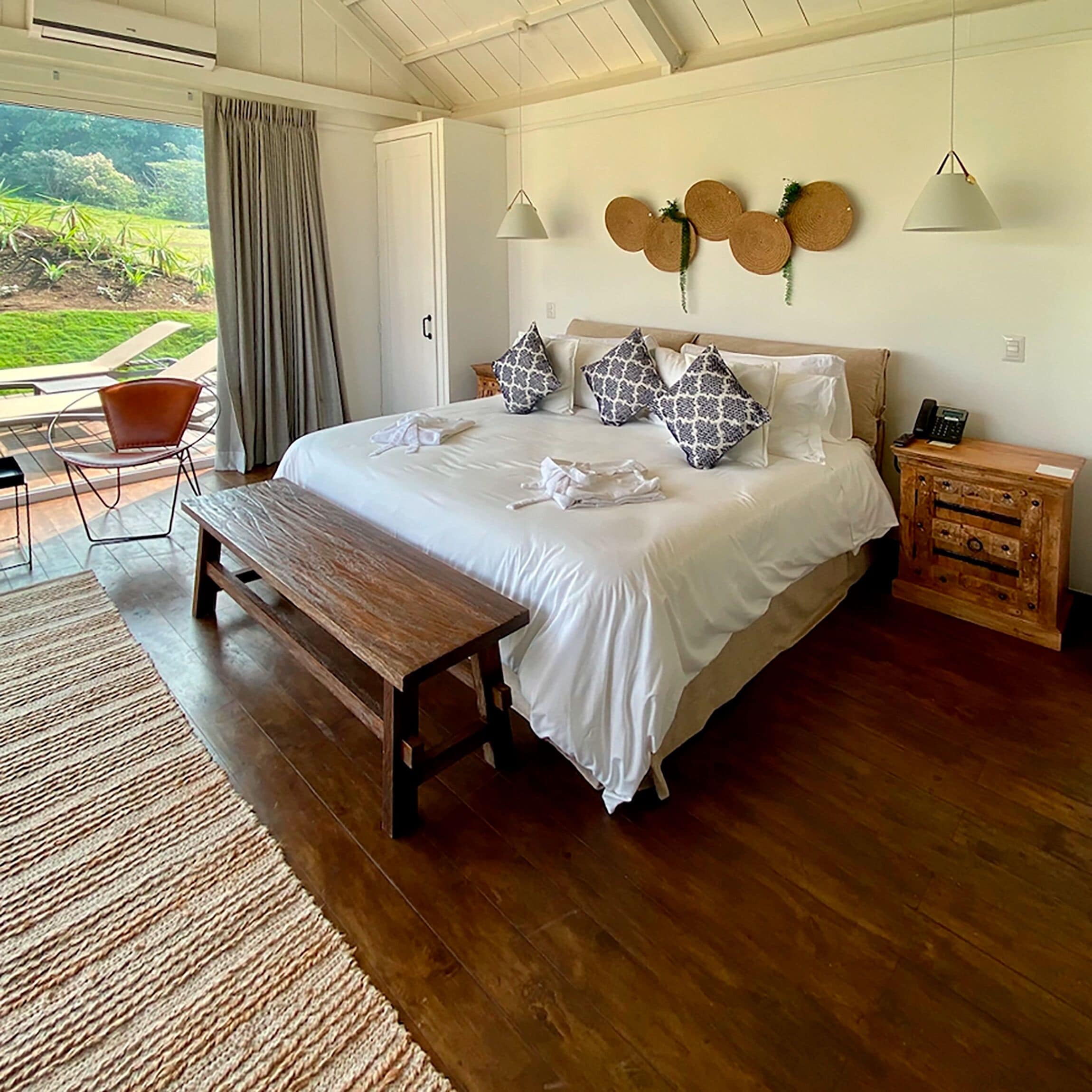 Panorama huisje, 1 kingsize bed, bubbelbad, uitzicht op bergen | Hypoallergeen beddengoed, een kluis op de kamer