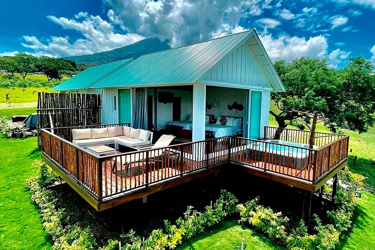 Panoramic Cabin, 2 Katil Ratu (Queen), Hot Tub, Mountain View | Peralatan tempat tidur hipoalergenik, peti besi dalam bilik
