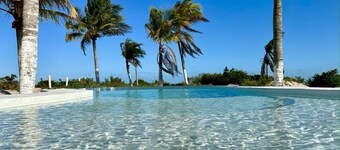 Unique Beachfront Casa Kyma, Pool, BBQ, Private Beach, San Crisanto, Yucatan