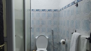 Doccia, asciugacapelli, asciugamani, sapone