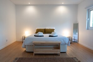 Schreibtisch, Bügeleisen/Bügelbrett, Internetzugang, Bettwäsche